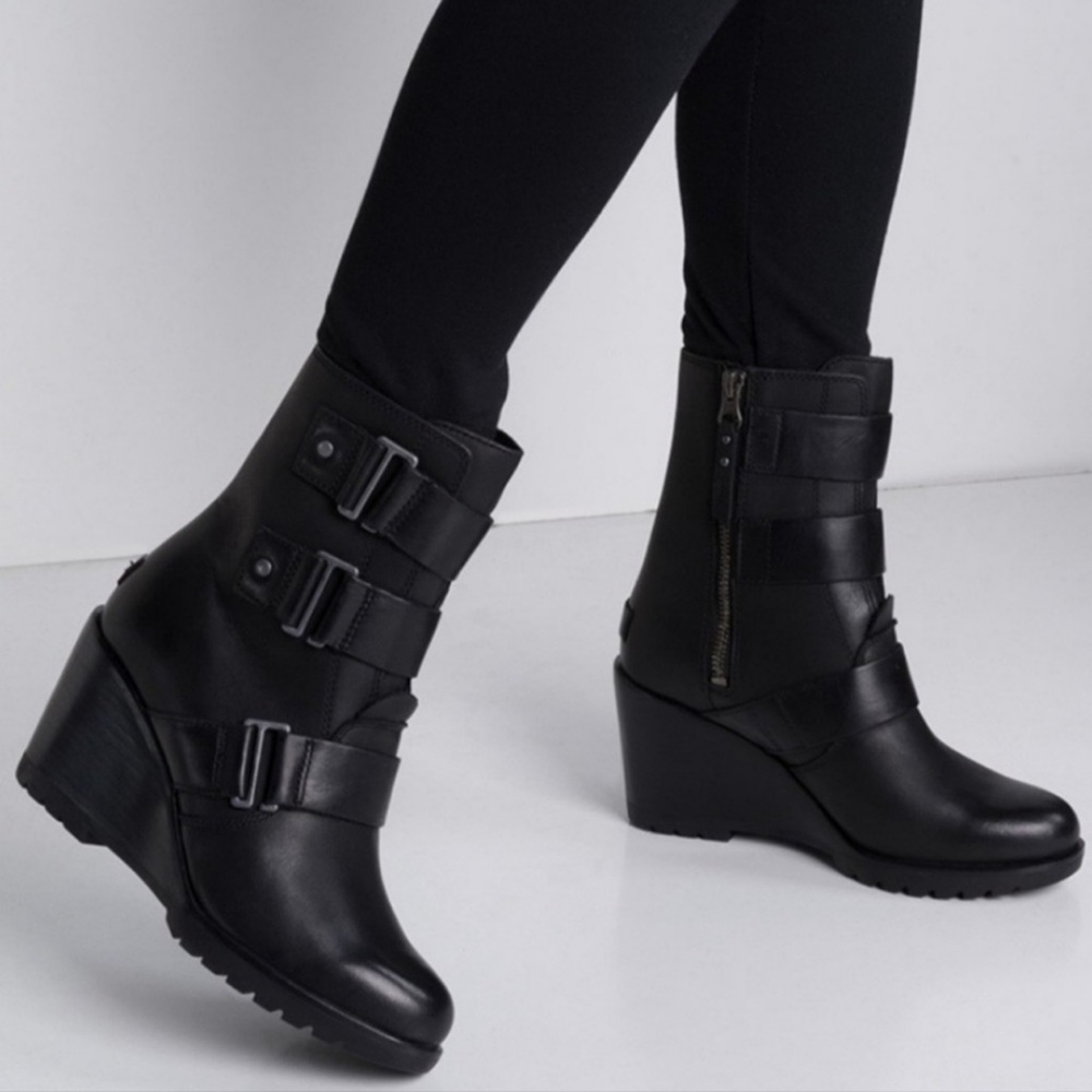 Sorel Black After Hours Genuine Leather Buckle Wedge Waterproof Bootie EUC